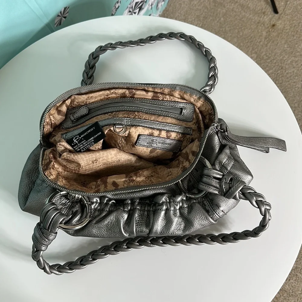 B. MAKOWSKI Pebbled Leather Hobo Bag A211928 Grey Pockets Braided Straps Classic